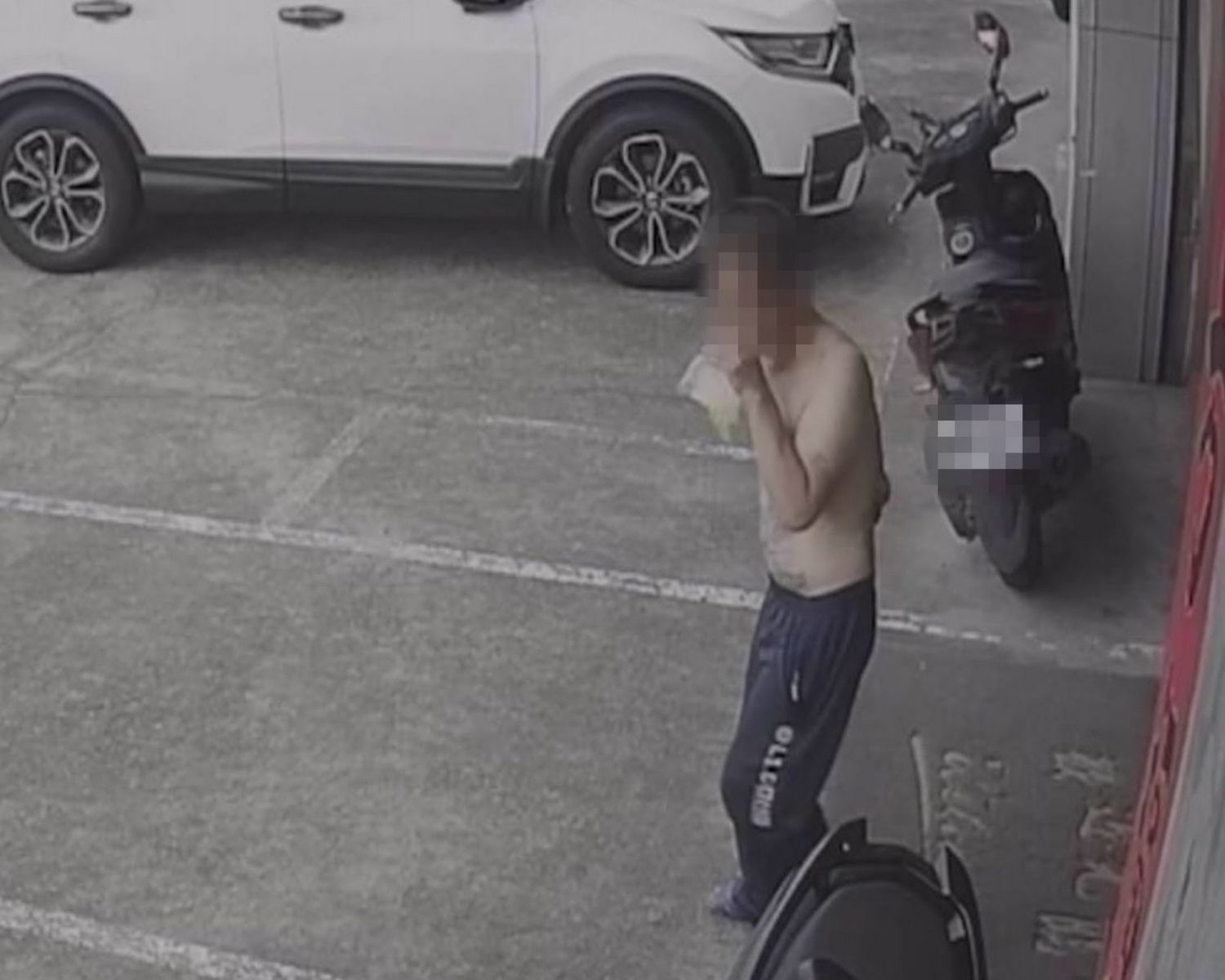 （有影片）／社區炸彈威脅　吸膠男潑油企圖燒民宅還露鳥　社區人心惶惶 - https://www.watchmedia01.com