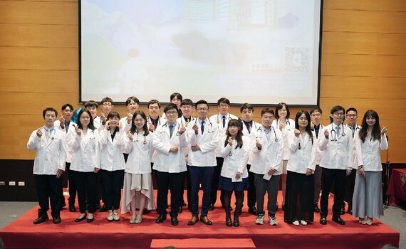 中興大學舉辦授袍典禮　首屆醫學生披白袍邁入臨床實習 - https://www.watchmedia01.com
