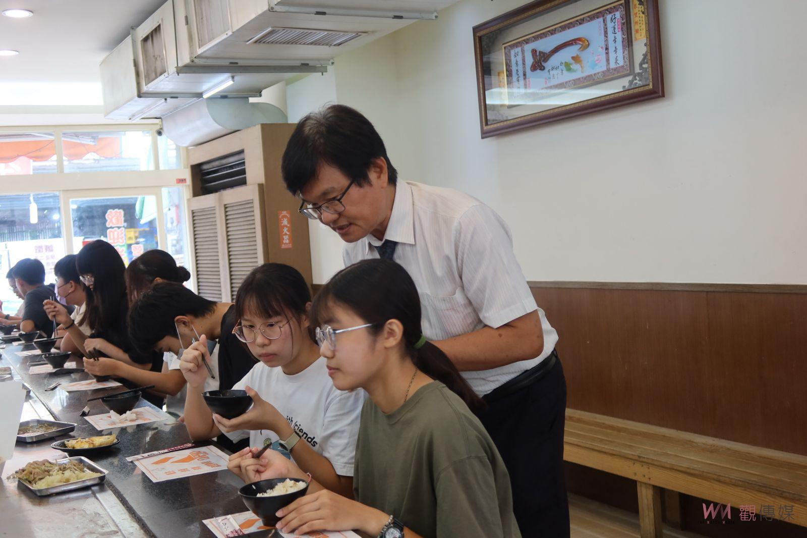 （有影片）／感恩　鼓勵學子追求卓越　埔心國中校友會前理事長許增鏞辦激勵餐 - https://www.watchmedia01.com