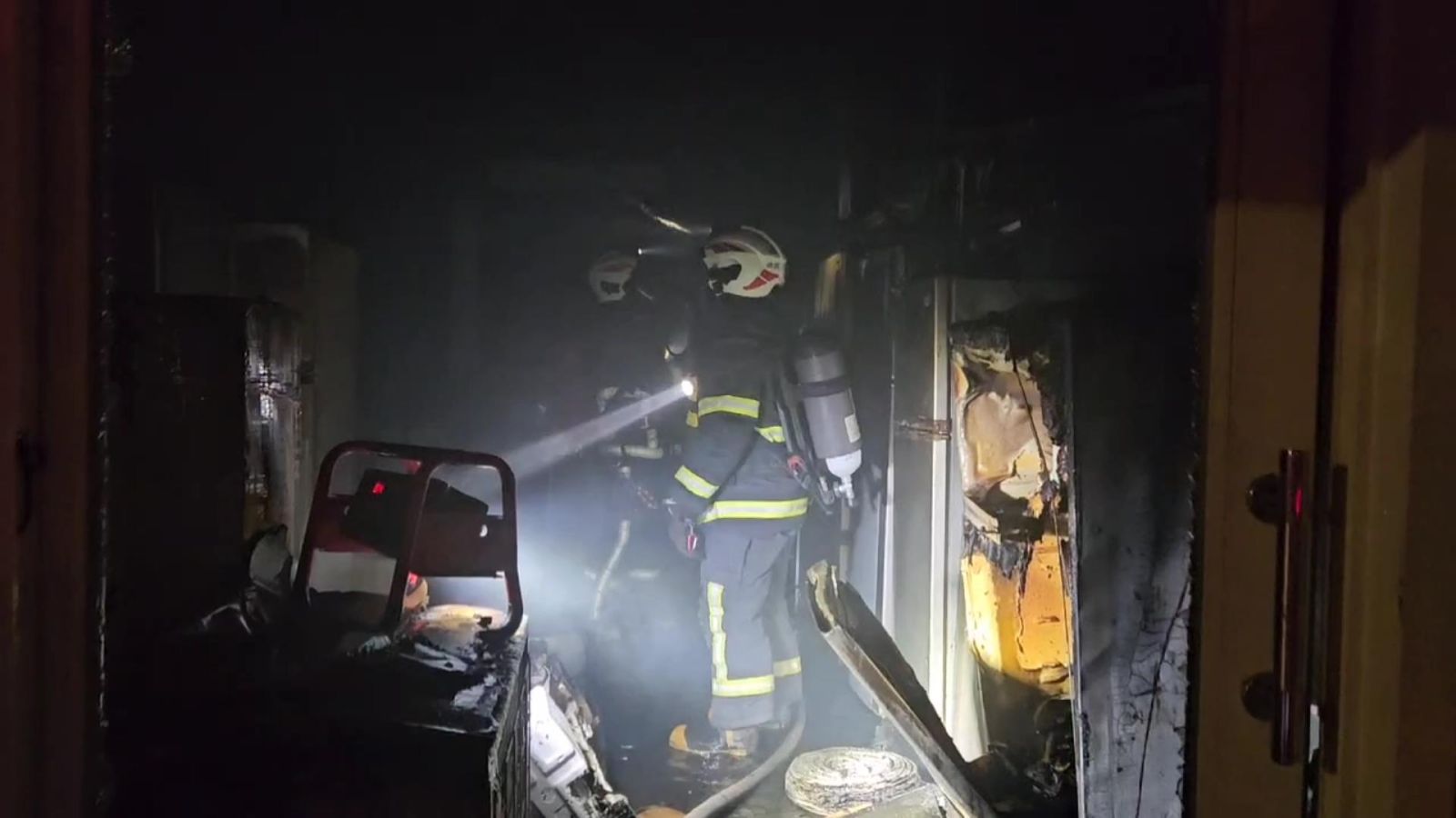火災突襲伸港鄉一電器行　消防：用布塞住門縫阻擋濃煙五人獲救 - https://www.watchmedia01.com
