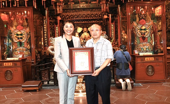 台北市慈祐宮捐車改善仁愛鄉交通 許縣長頒贈感謝狀表感謝 - https://www.watchmedia01.com