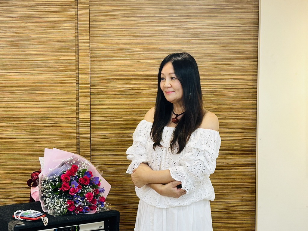 易經名師斜槓開畫展 郭麗燕老師人美心善義賣所得做公益 - https://www.watchmedia01.com