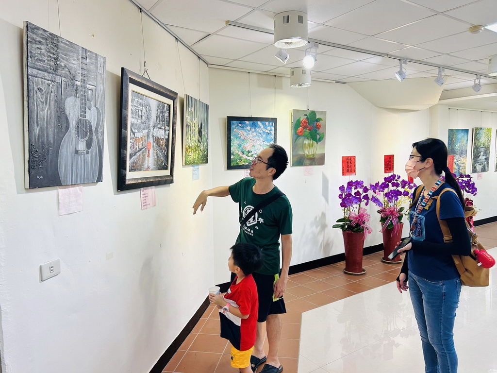 易經名師斜槓開畫展 郭麗燕老師人美心善義賣所得做公益 - https://www.watchmedia01.com