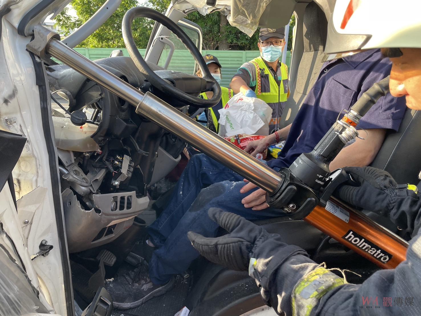 （有影片）／國道1號彰化路段兩起事故共五車追撞　貨車司機遭夾困釀2人傷 - https://www.watchmedia01.com