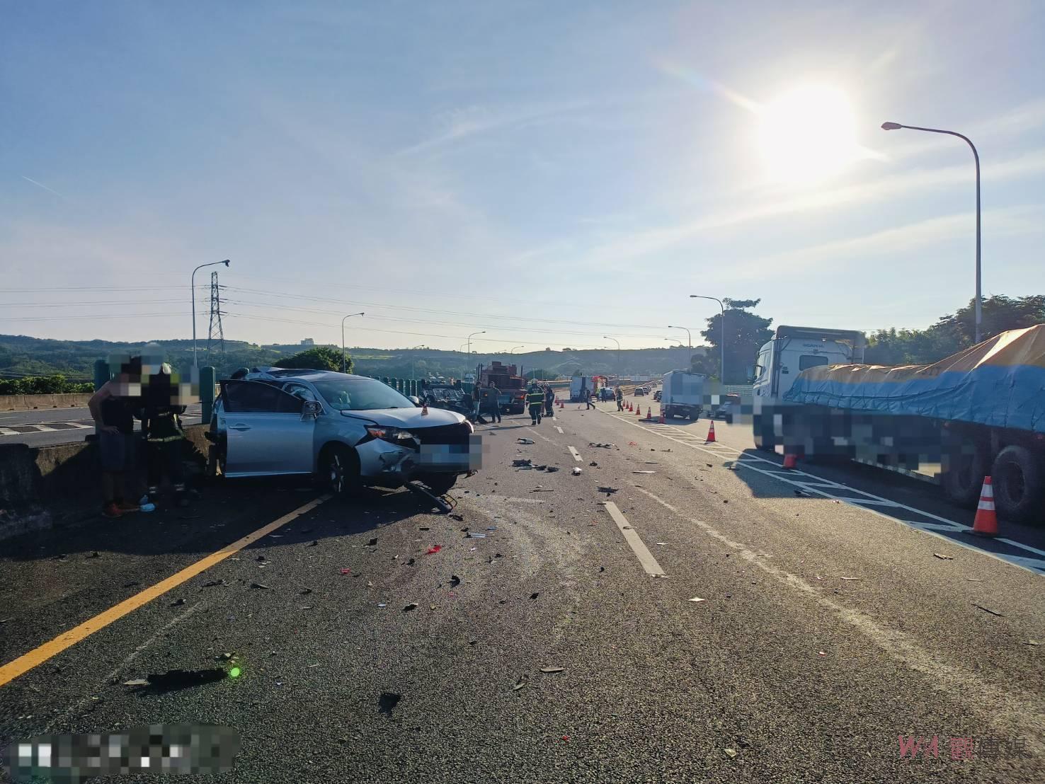 （有影片）／國道1號彰化路段兩起事故共五車追撞　貨車司機遭夾困釀2人傷 - https://www.watchmedia01.com