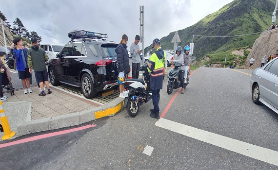 合歡山武嶺地區在暑假及例假日 湧入大量的人潮及車潮 - https://www.watchmedia01.com