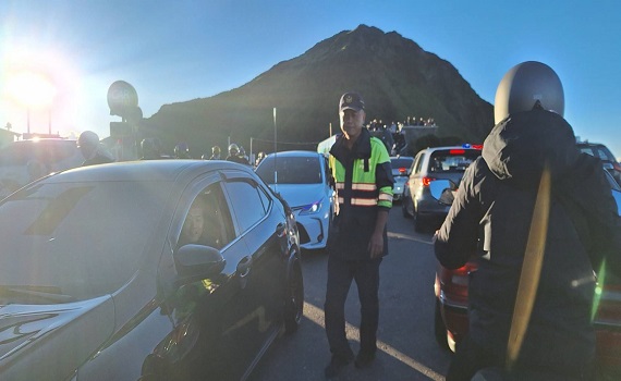 合歡山武嶺地區在暑假及例假日 湧入大量的人潮及車潮 - https://www.watchmedia01.com