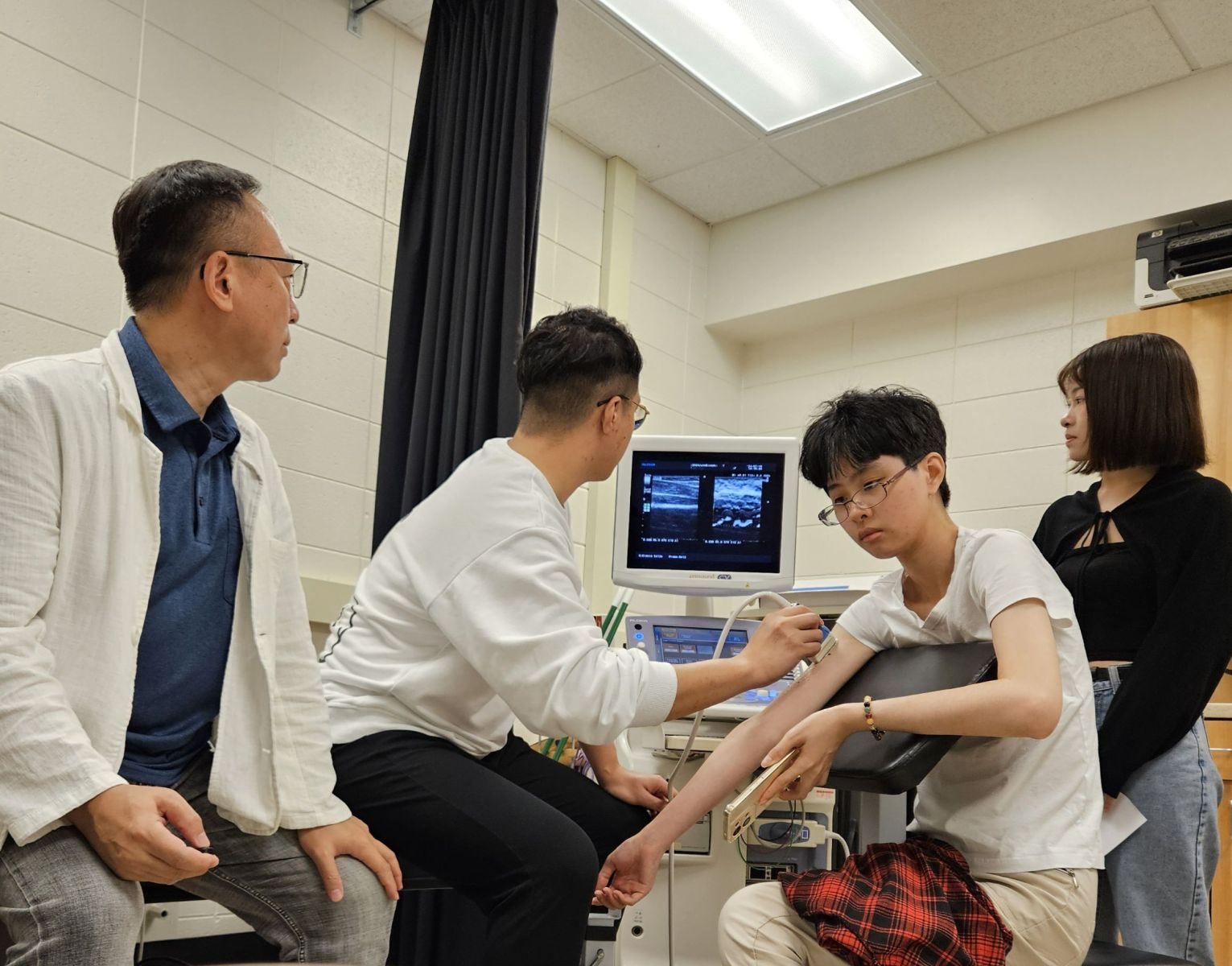 亞大學生美國沉浸學海　赴伊利諾大學香檳分校築夢 - https://www.watchmedia01.com