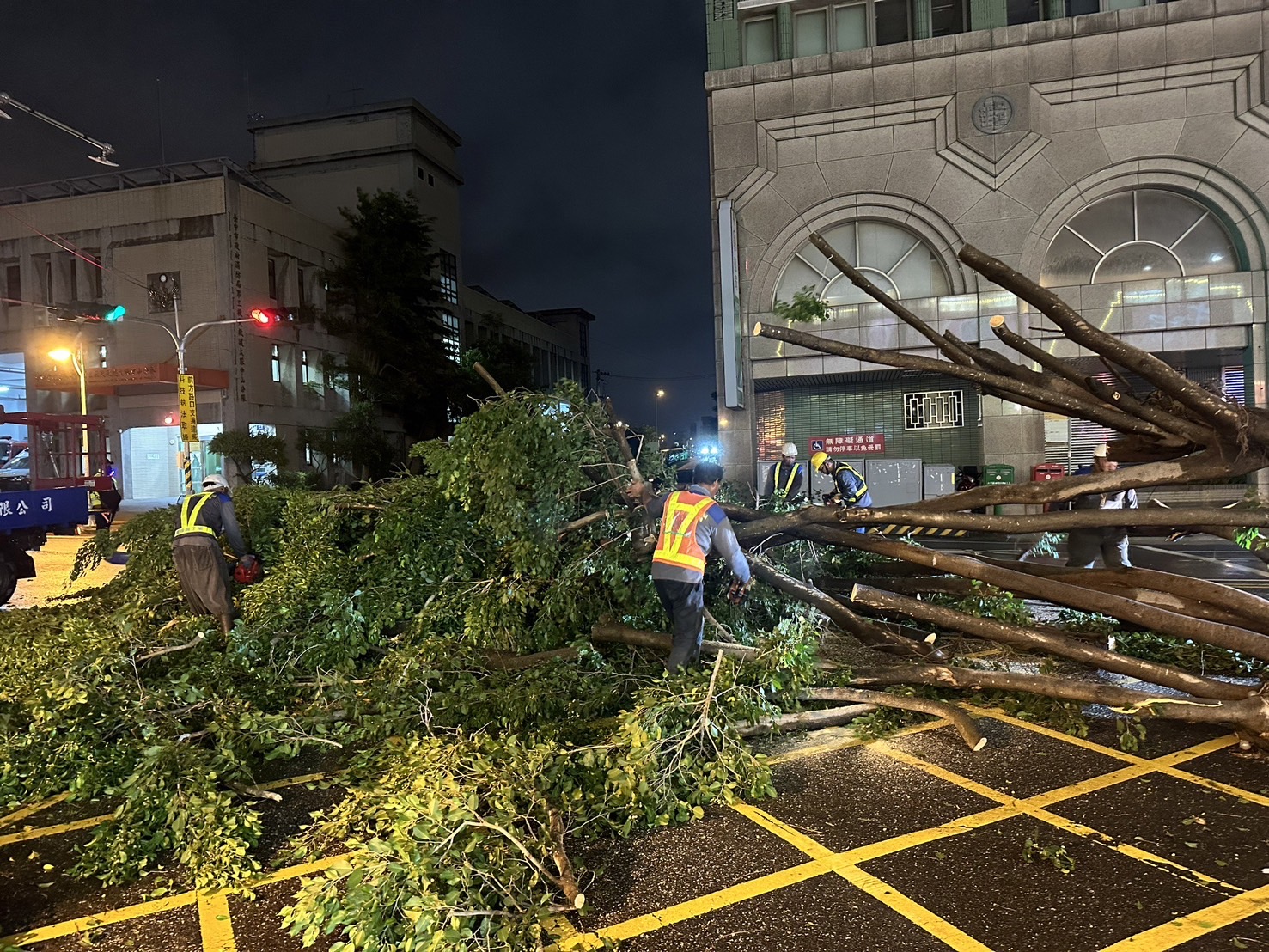 中市府建設團隊 不畏「凱米」風雨徹夜守護市民安全 - https://www.watchmedia01.com