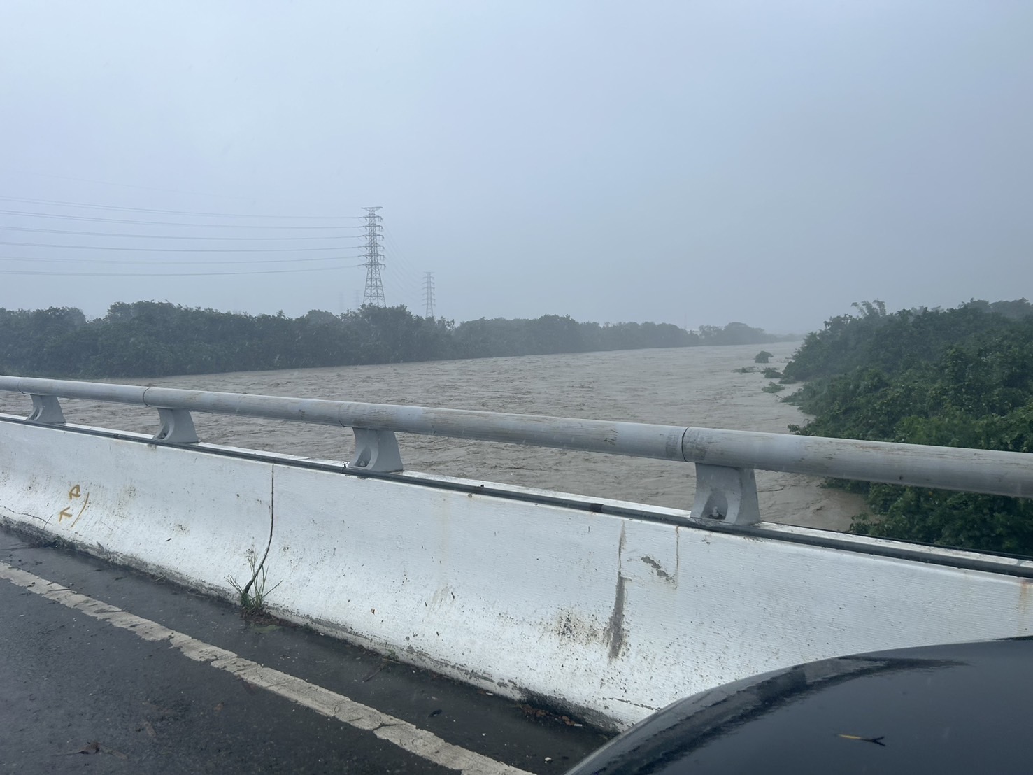凱米颱風挾暴雨！芬園鄉貓羅溪暴漲　芬園利民橋「水位逼近橋面」 - https://www.watchmedia01.com