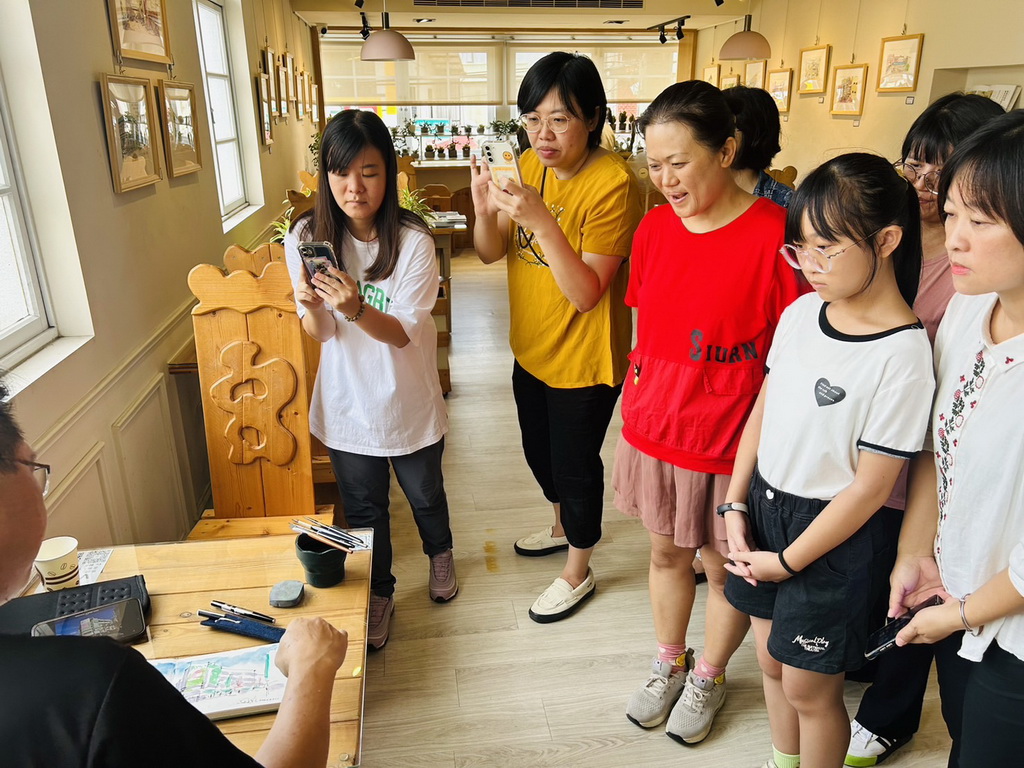 蕭漢元師生的創作特展 他們的故事用速寫刻劃生活與心情 - https://www.watchmedia01.com