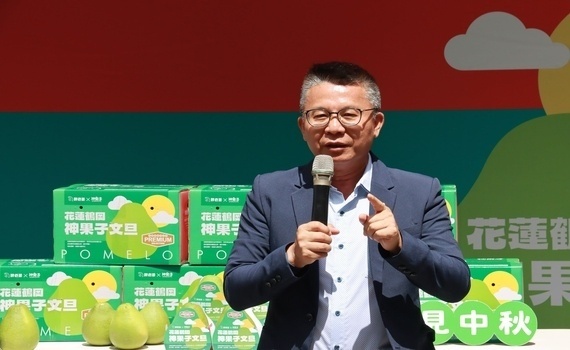 「傳愛花蓮 老爹相隨」 藍天下胖老爹攜手花蓮鶴岡青農　振興柚農送愛心 - https://www.watchmedia01.com