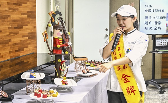 屏科大連四年全國技能競賽奪金　餐旅系洪翎珊表現亮眼 - https://www.watchmedia01.com