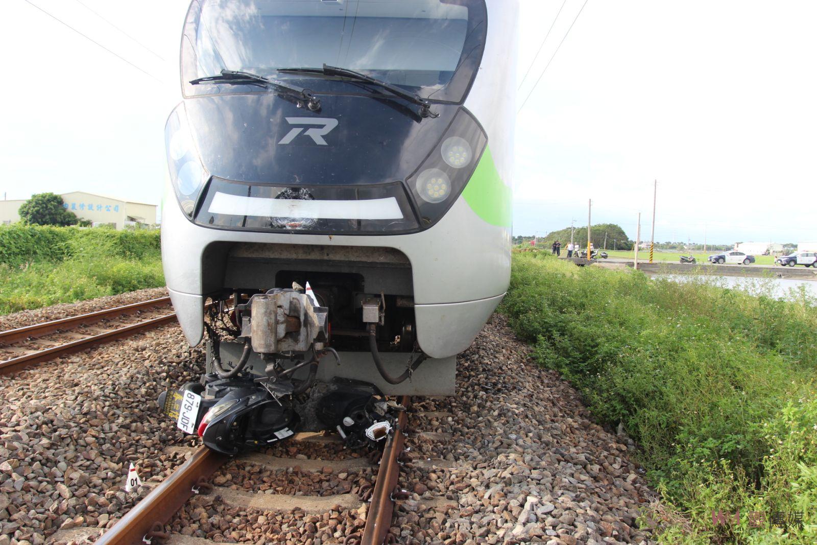台鐵斗南段機車闖越平交道 車毀人亡肇因仍待調查釐清 - https://www.watchmedia01.com