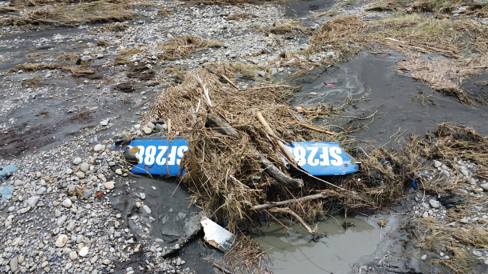 凱米颱風造成濁水溪洪水肆虐　農民發現5.4公里有鯊魚機殘骸 - https://www.watchmedia01.com