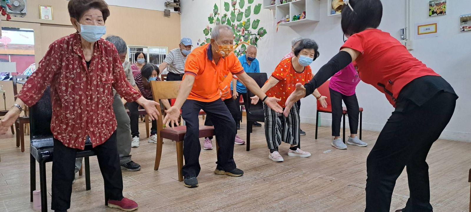 廣播人王淑芳出書　愛笑瑜伽協會助失智長輩健笑人生 - https://www.watchmedia01.com