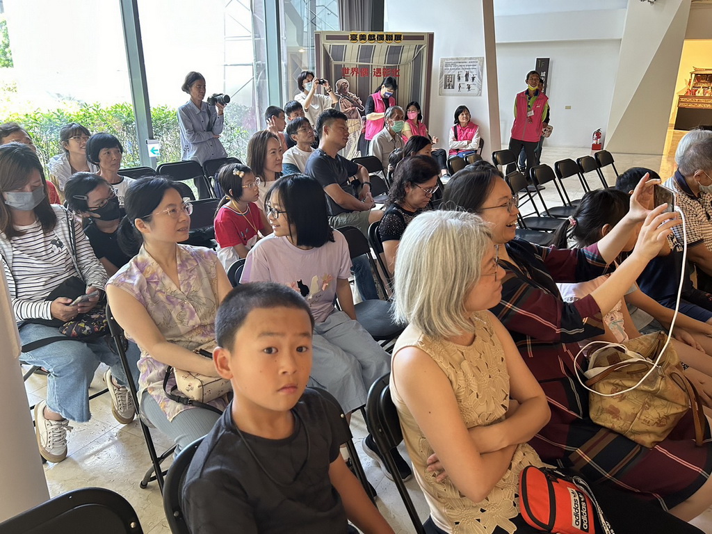 光興閣掌中劇團創意發表 當大俠百草翁撞見川普與黃仁勳的故事 - https://www.watchmedia01.com