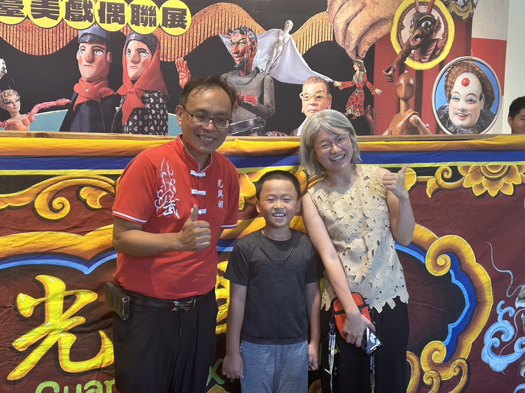 光興閣掌中劇團創意發表 當大俠百草翁撞見川普與黃仁勳的故事 - https://www.watchmedia01.com