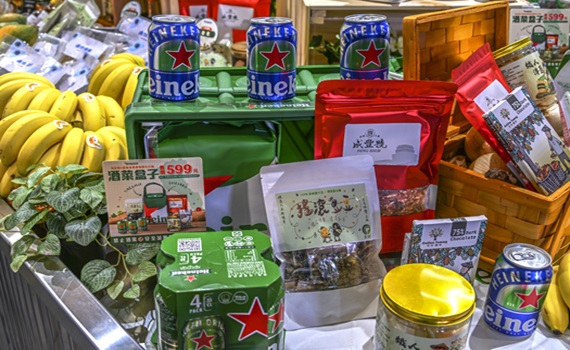 海尼根結合在地農產推酒菜盒子　小米縣長化身一日店長挺青農 - https://www.watchmedia01.com