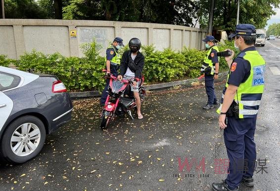嘉縣警強化「執法面」及「宣導面」作為 提醒騎機車請戴妥安全帽 - https://www.watchmedia01.com