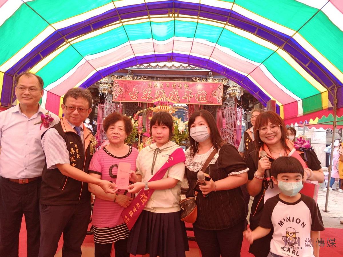 「古笨港成年禮」北港朝天宮登場　鑽七娘媽亭「脫絭」、「轉大人」 - https://www.watchmedia01.com