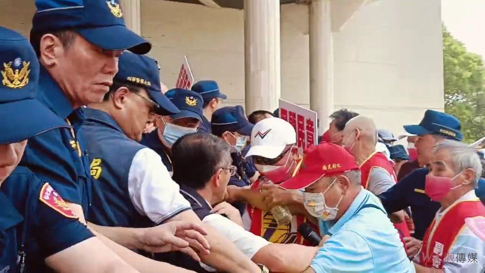 （有影片）／反對設置豬糞尿處理中心抗議群眾　爆發警民衝突場面失控 - https://www.watchmedia01.com