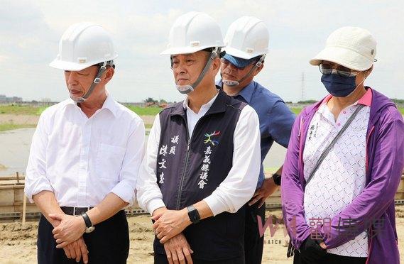 關心新港鄉埤子頭滯洪池工程 縣長翁章梁與議員陳文忠實地視察 - https://www.watchmedia01.com