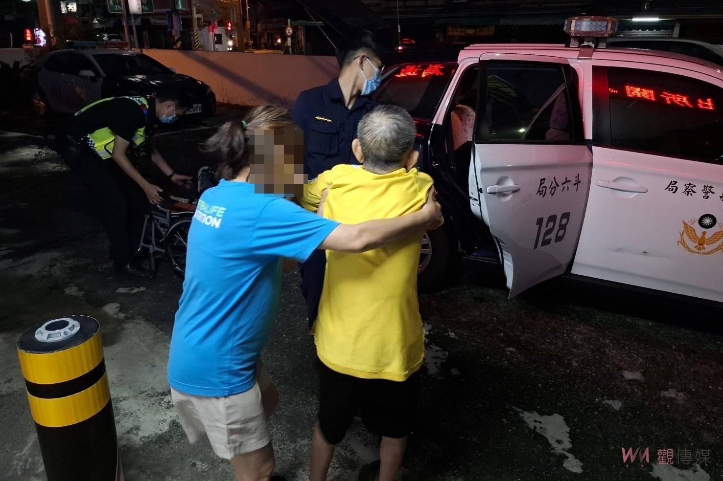 93歲輪椅翁凌晨外出迷途　斗六警暖心協助安全返家 - https://www.watchmedia01.com