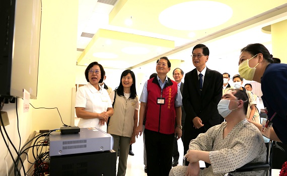 輔導會主委嚴德發視導中榮埔里分院肯定為大埔里地區醫療照護卓越貢獻 - https://www.watchmedia01.com