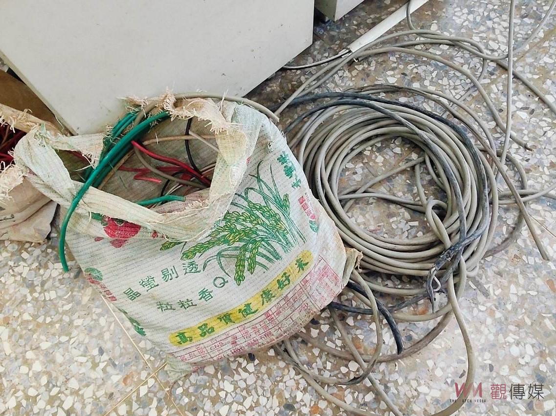 悍賊拒捕噴辣椒水　中埔兄弟警齊心逮回電纜賊 - https://www.watchmedia01.com