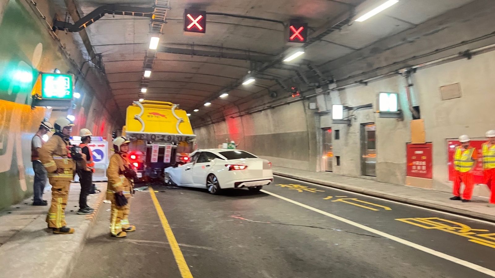 蘇花改自小客追撞工程防撞車 駕駛及乘客受傷送醫 - https://www.watchmedia01.com