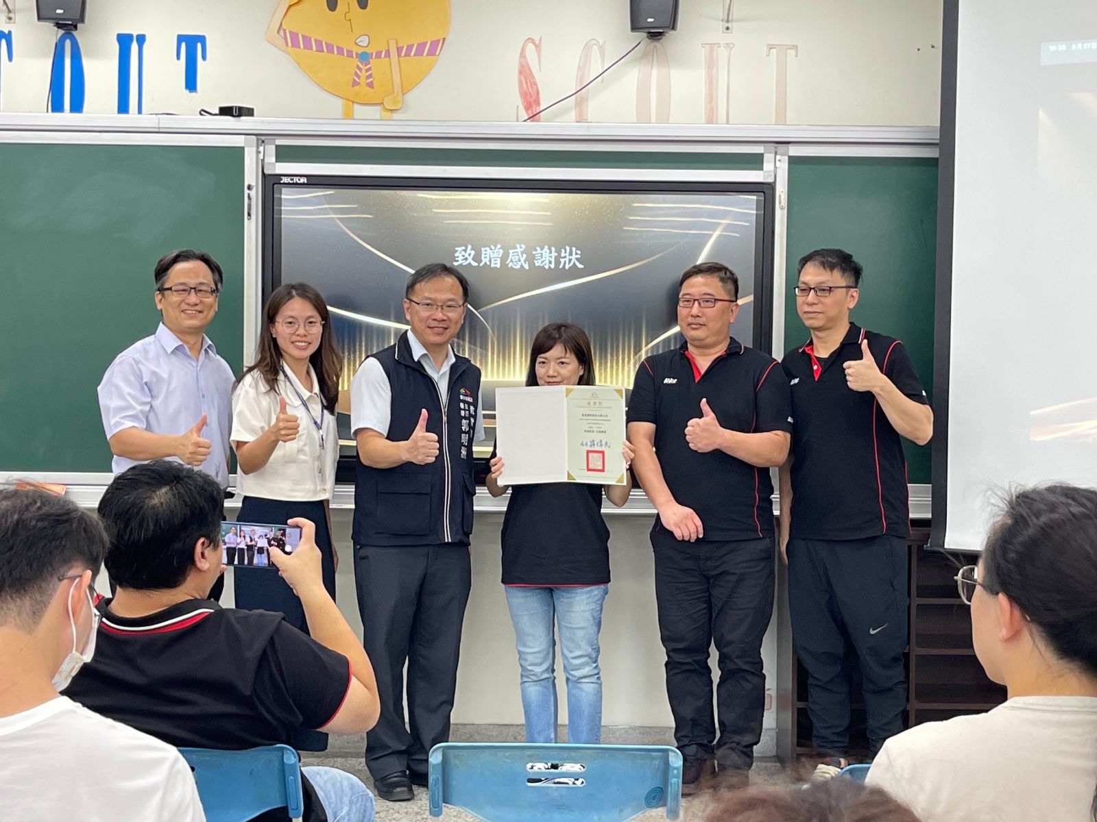 企業充實中市校園教學設備 圓展科技捐贈數位教學用品 - https://www.watchmedia01.com