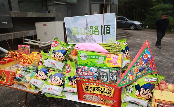 普度好兄弟！集集大山電視轉播站拜「蘆筍」祈求「路順」 - https://www.watchmedia01.com