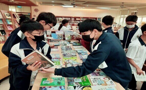 開學FUN心閱讀趣　中市圖「愛閱點」計畫精選好書進校園 - https://www.watchmedia01.com