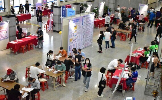 中市勞工局陽明市政大樓山線徵才　38家廠商初步媒合達6成 - https://www.watchmedia01.com