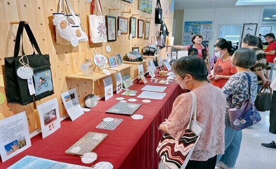 「南區生活密碼84722傢飾彩繪」　中市南區長青學苑學員作品開展 - https://www.watchmedia01.com