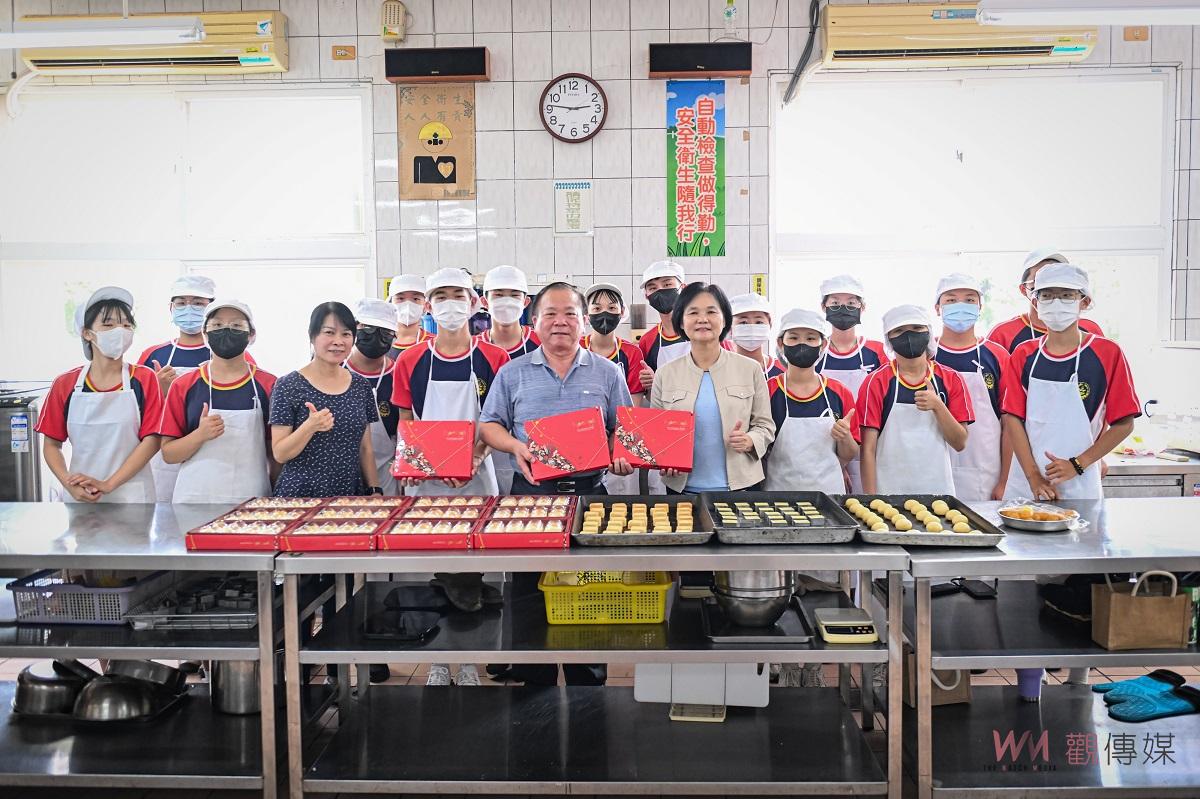 （有影片）／北港公所與北港農工官學合作愛心月餅 攜手各界關懷獨居老人送溫暖 - https://www.watchmedia01.com