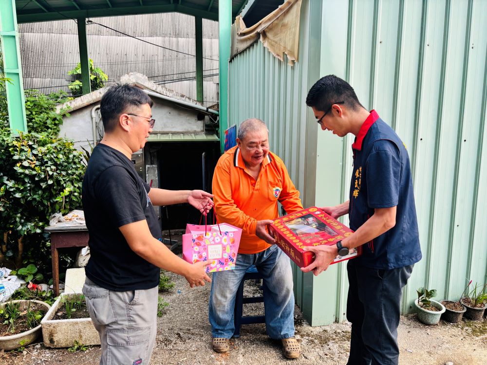 中秋前夕訪視獨老送物資 林口區加碼發放關懷金下週一入帳 - https://www.watchmedia01.com