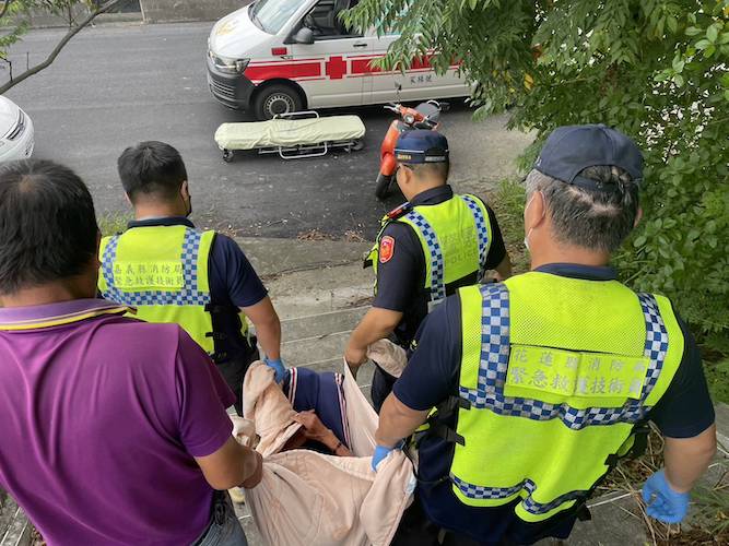 朴子警緊急動員協尋失智近百歲人瑞　及時送醫挽回寶貴生命 - https://www.watchmedia01.com