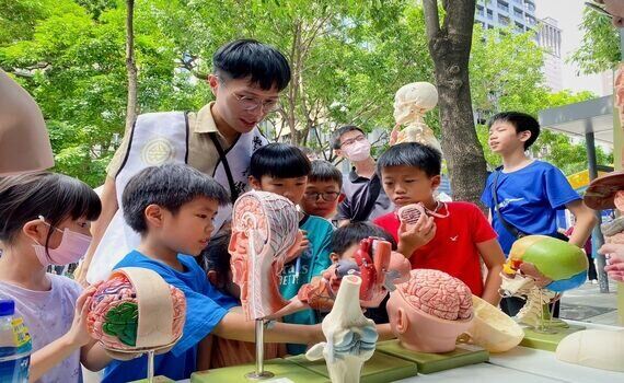 大手牽小手 健康永續一起走　臺中榮總2024市民健康嘉年華盛大登場 - https://www.watchmedia01.com