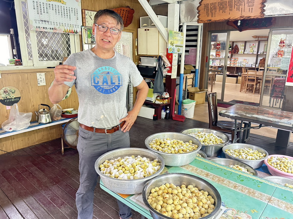 從阿嬤的古早味蜜餞到新時代抗氧化果粉 花樹銀行總裁郭俊銀讓油柑變成保健食品 - https://www.watchmedia01.com