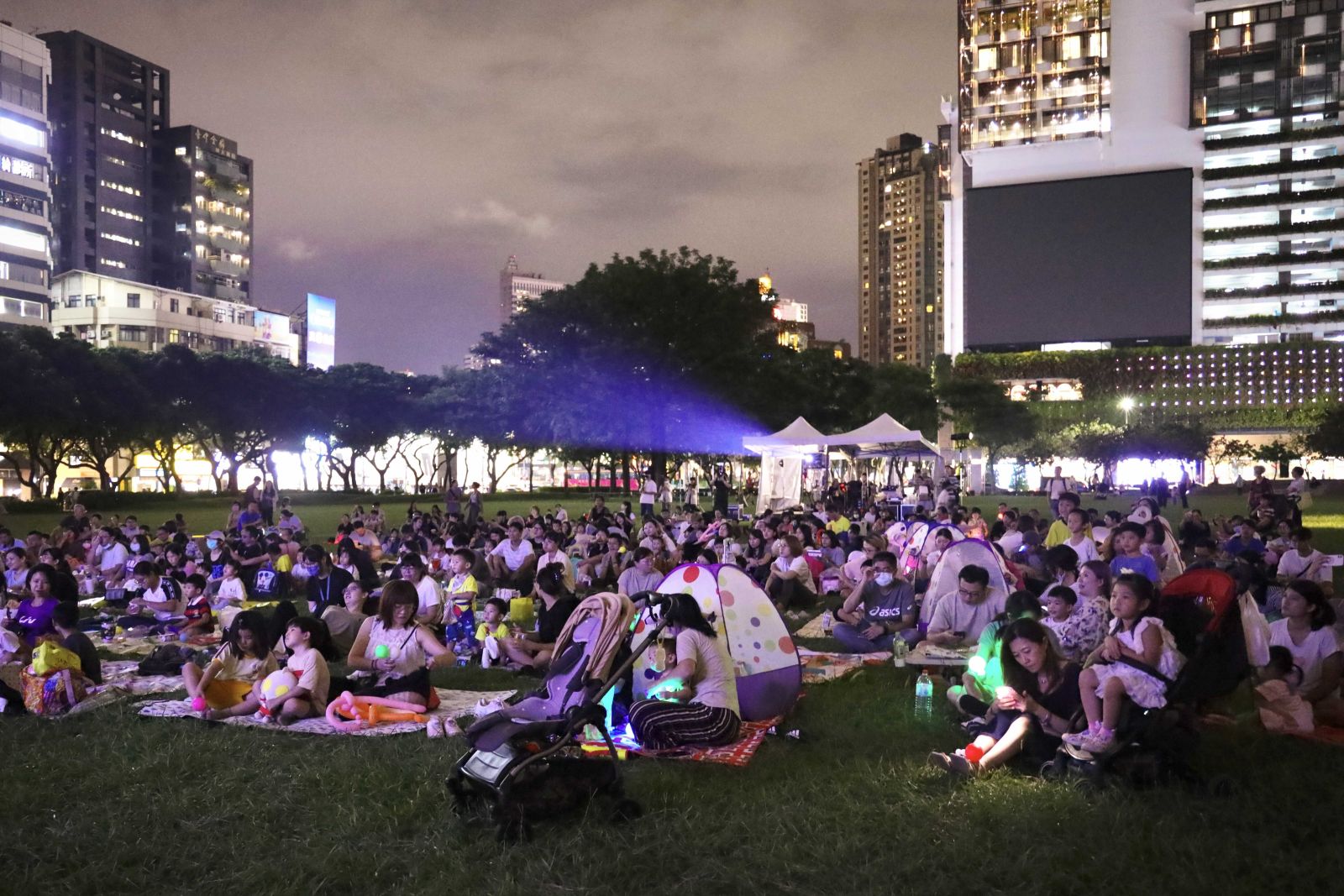 台中國際動畫影展戶外放映 露天電影院湧千人 - https://www.watchmedia01.com