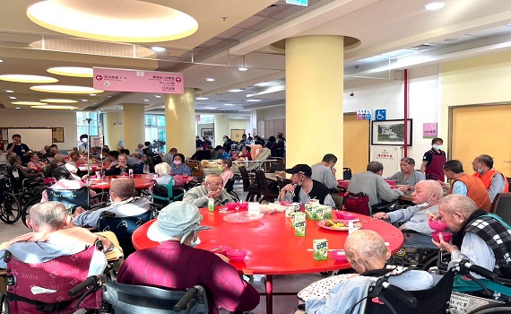 快樂餐愛心滿溢！埔榮護家機構住民烤乳豬院長暖心相挺 - https://www.watchmedia01.com