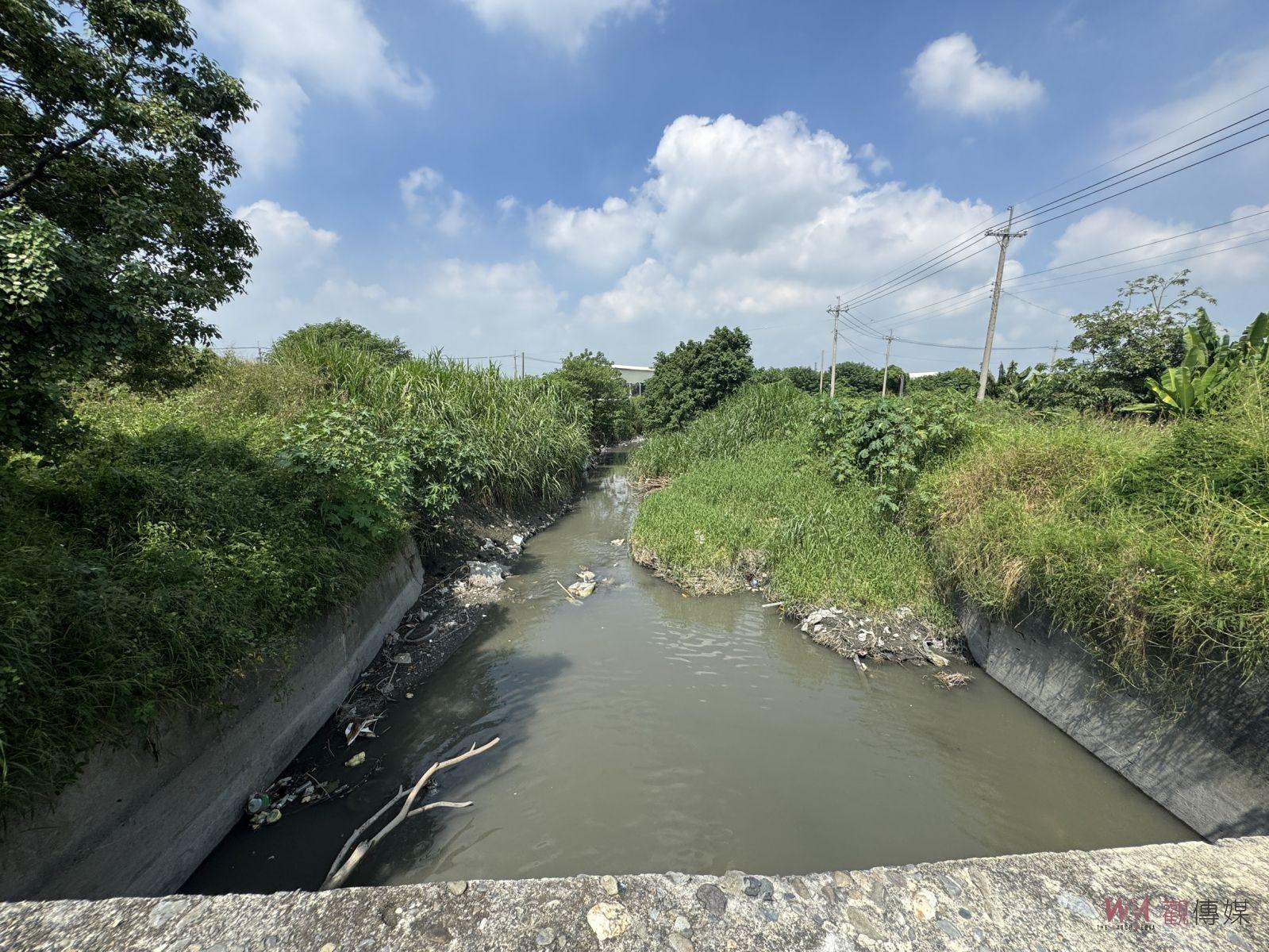 （有影片）／溪州鄉舊濁水溪堤岸雜草叢生　交通安全危機迫在眉睫 - https://www.watchmedia01.com