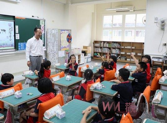 翁章梁縣長視察「班班喝鮮乳」 關心學童身體健康 - https://www.watchmedia01.com