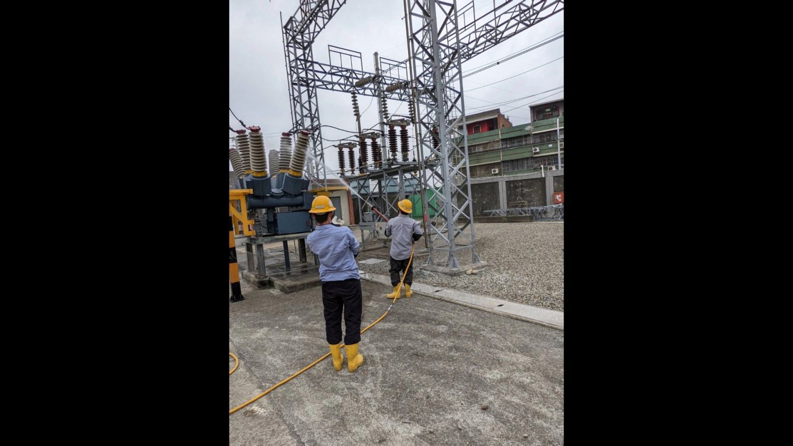 台電彰化區防颱動員300人　鹽塵強風沿海817戶停電已修復 - https://www.watchmedia01.com