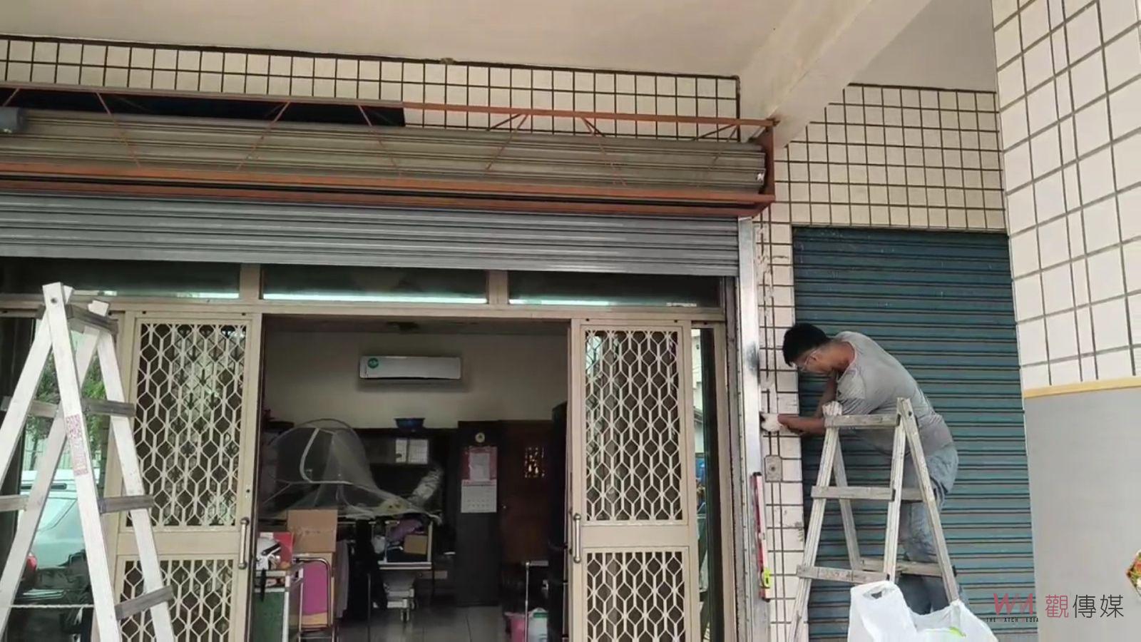 （有影片）／山陀兒颱風下的溫暖　慈善志工為弱勢男子更換故障鐵門 - https://www.watchmedia01.com