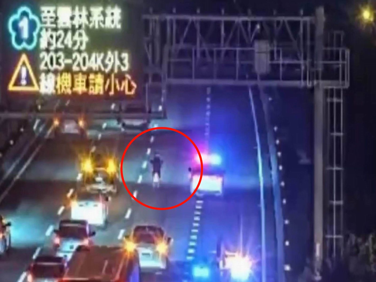 （有影片）／驚險！七旬老翁騎機車誤闖中山高 狂奔15公里終被攔截 - https://www.watchmedia01.com