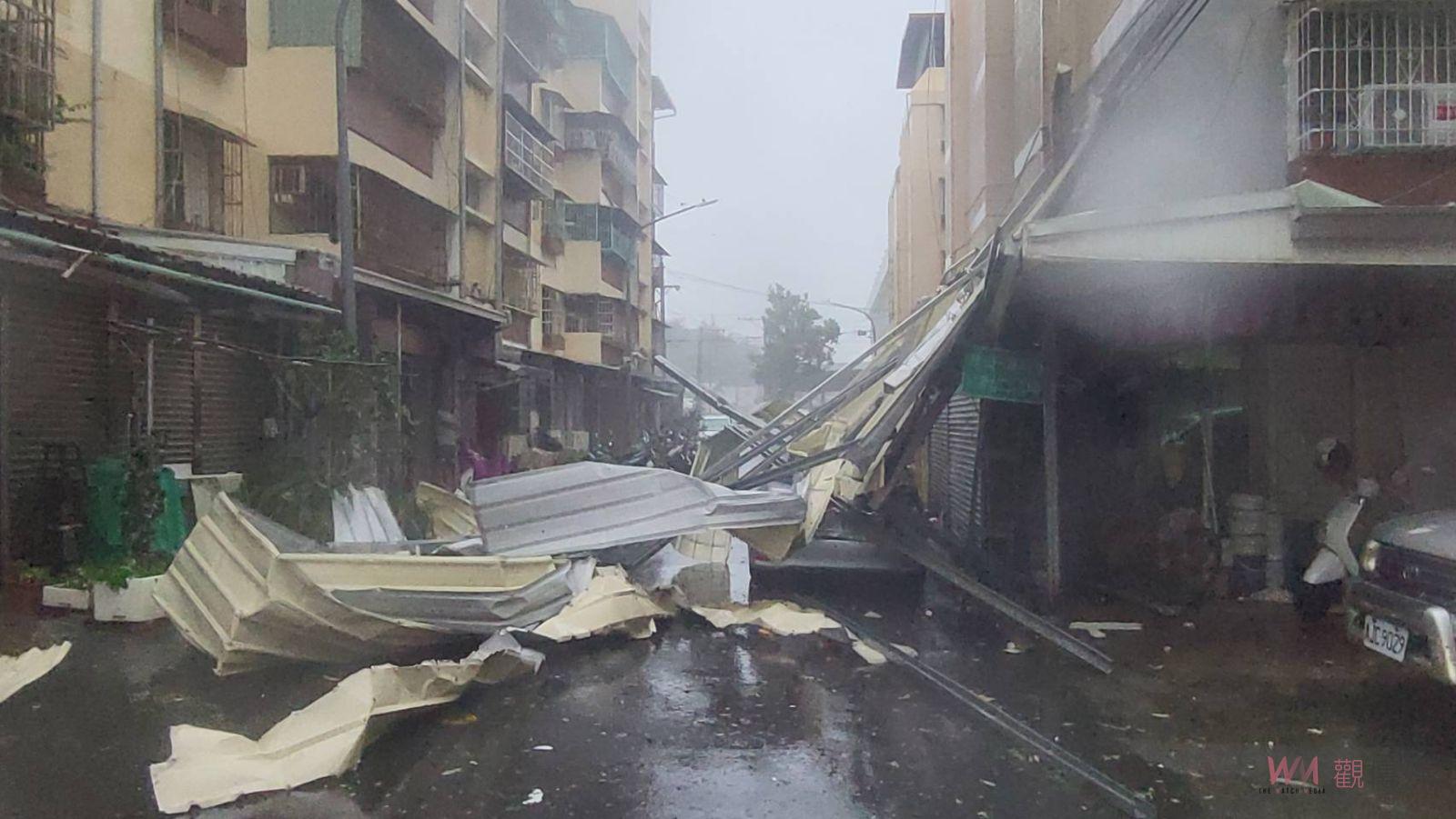 中度颱風《山陀兒》風強雨狂　高雄樹倒壓毀自小客車 - https://www.watchmedia01.com