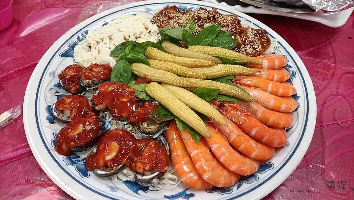 （有影片）悠遊步道嚐美食 烏塗社區百人植物染活動令人驚艷 - https://www.watchmedia01.com